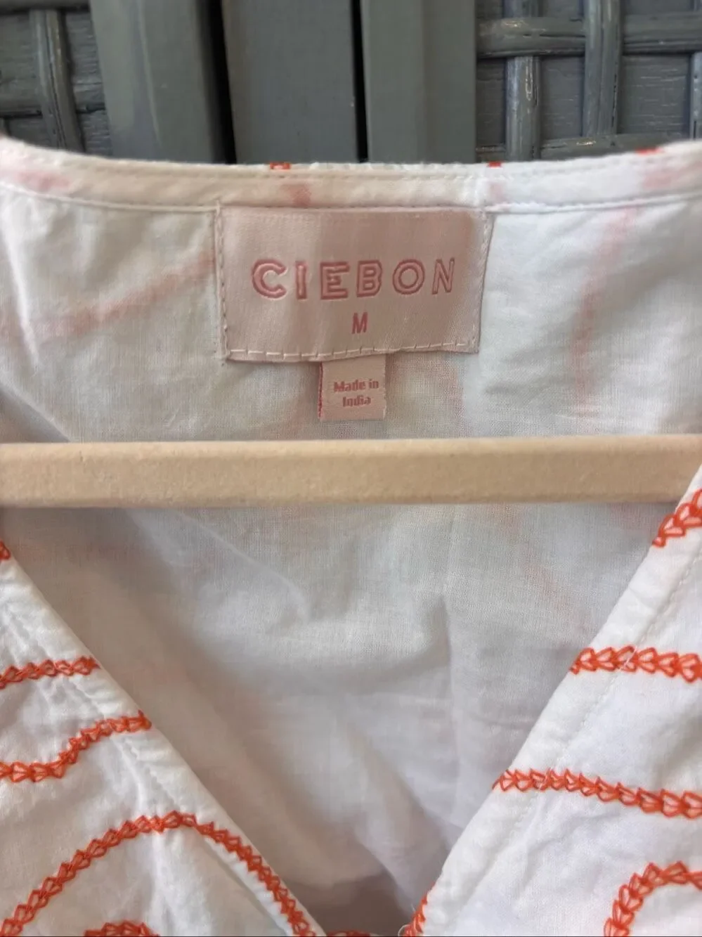 NWOT Ciebon White & Coral Embroidered Puff Sleeve Zip Front Blouse Med E45